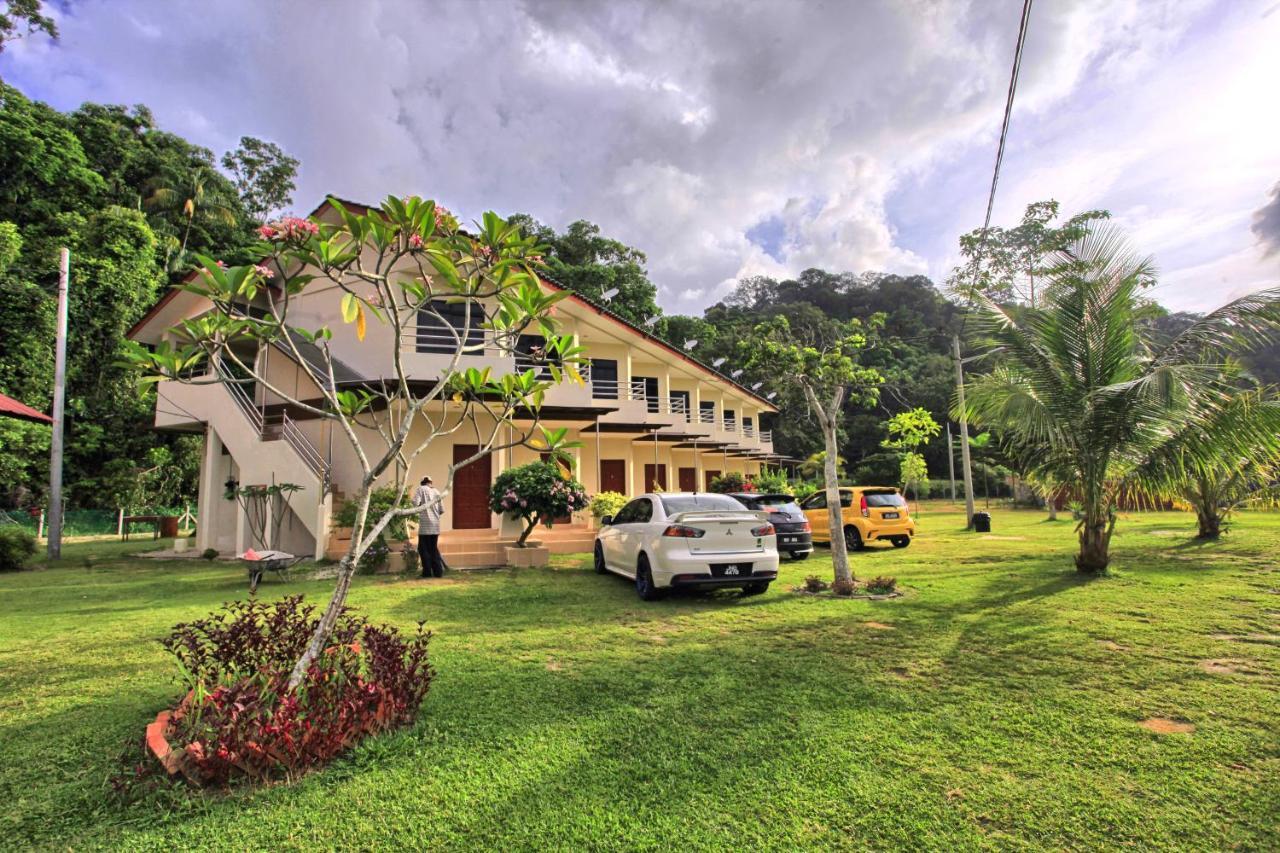 Teluk Penyabung Resort Kampung Mawar Exterior photo