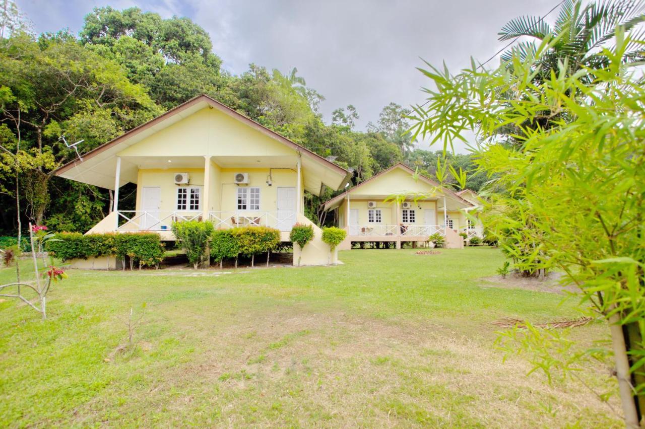 Teluk Penyabung Resort Kampung Mawar Exterior photo