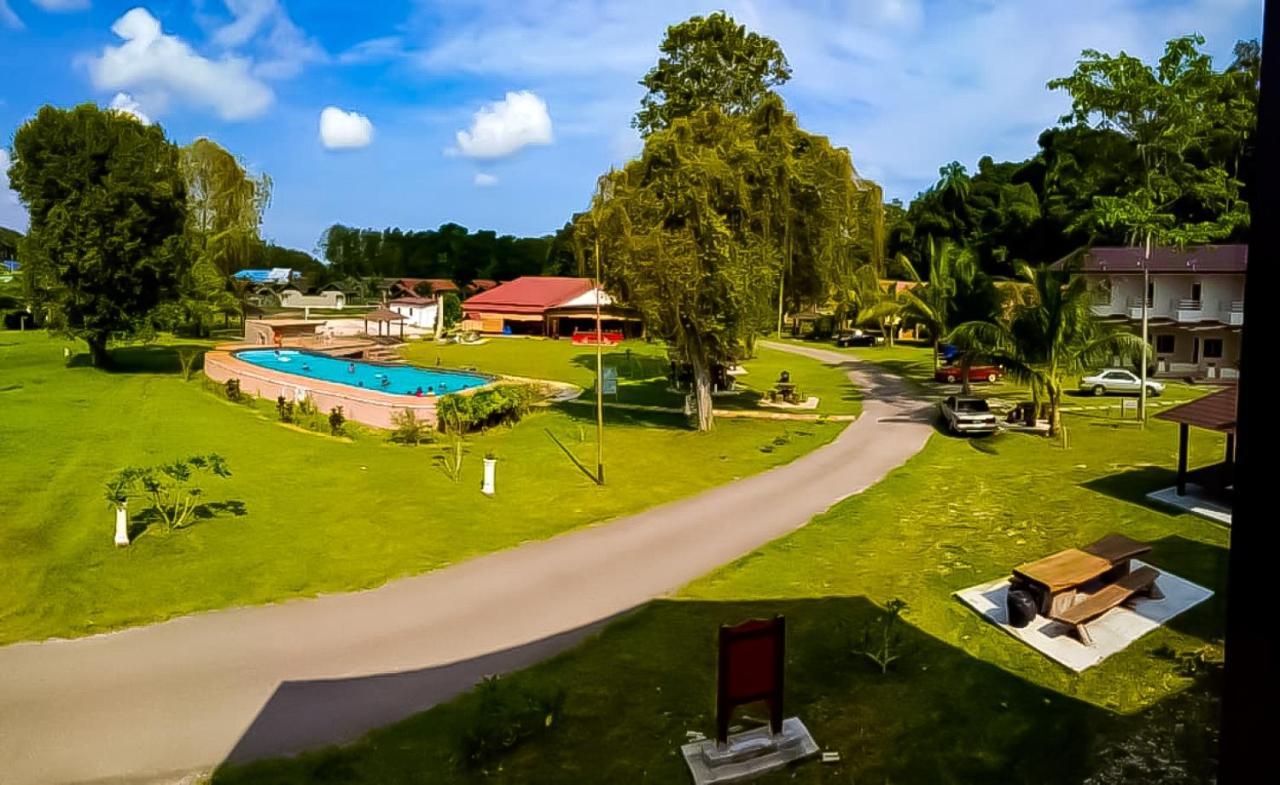 Teluk Penyabung Resort Kampung Mawar Exterior photo