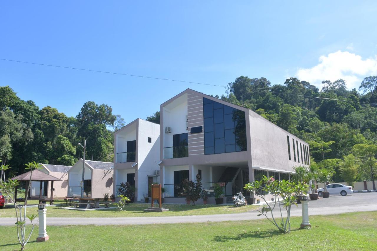 Teluk Penyabung Resort Kampung Mawar Exterior photo