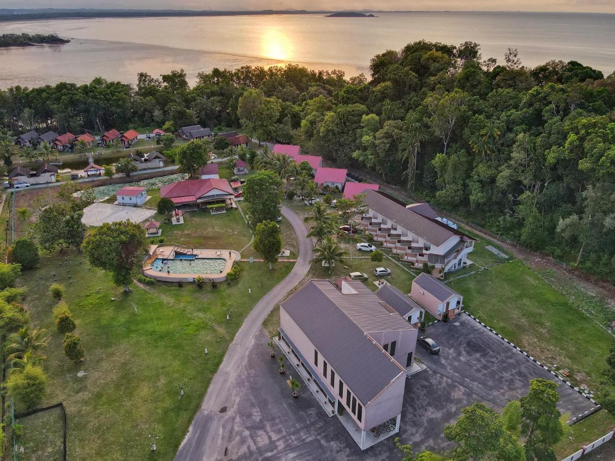 Teluk Penyabung Resort Kampung Mawar Exterior photo